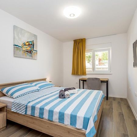 מאלינסקה Holiday House Sunlight With Heated Pool מראה חיצוני תמונה