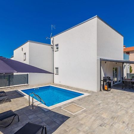 מאלינסקה Holiday House Sunlight With Heated Pool מראה חיצוני תמונה