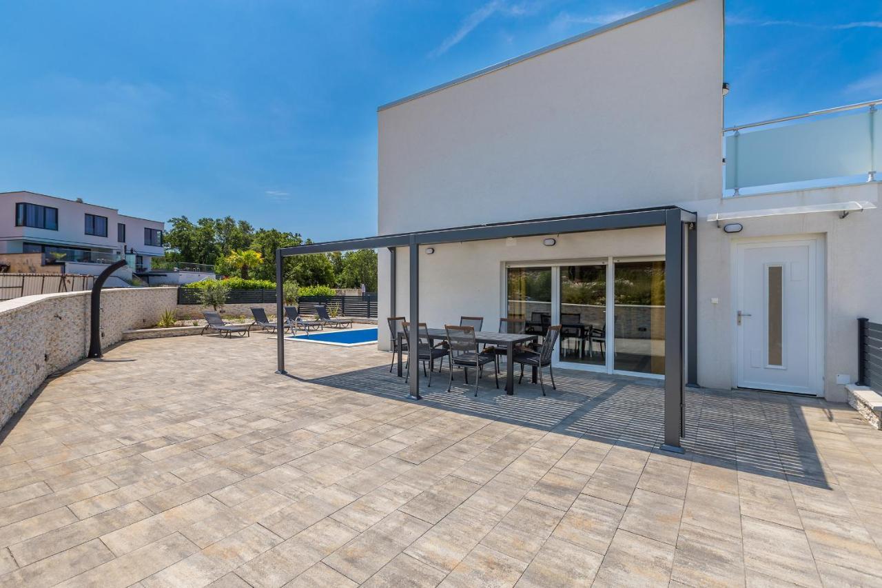 מאלינסקה Holiday House Sunlight With Heated Pool מראה חיצוני תמונה