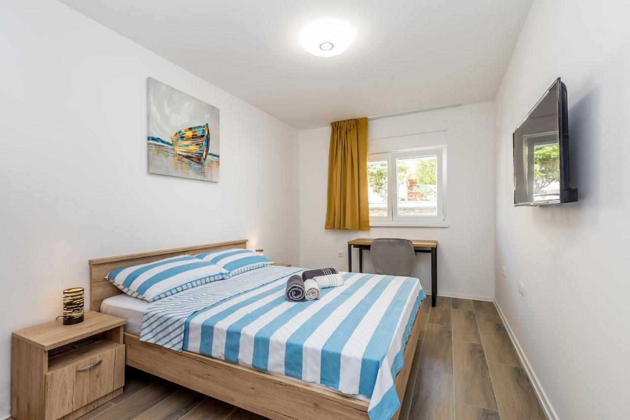 מאלינסקה Holiday House Sunlight With Heated Pool מראה חיצוני תמונה