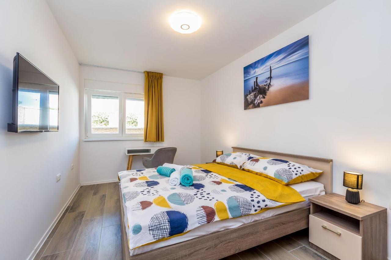 מאלינסקה Holiday House Sunlight With Heated Pool מראה חיצוני תמונה