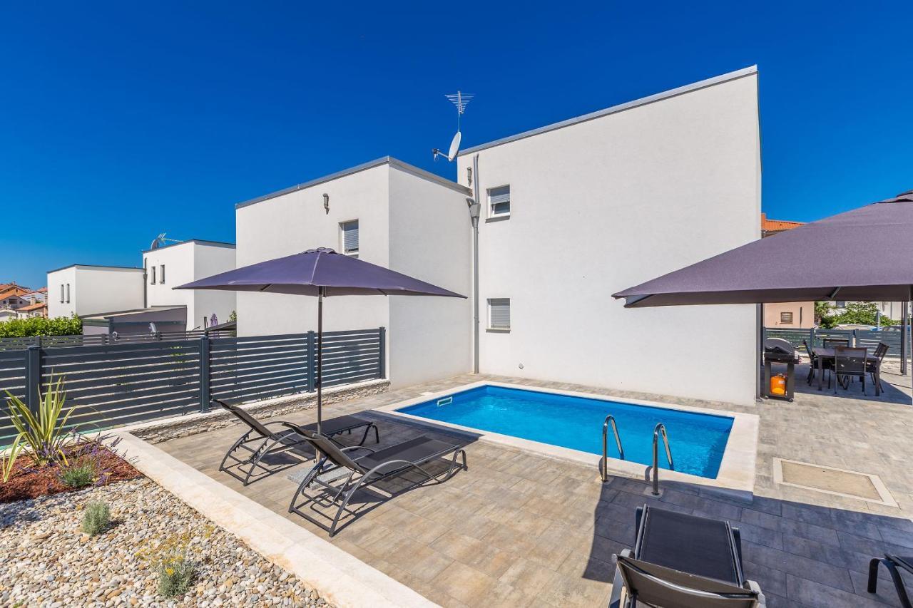 מאלינסקה Holiday House Sunlight With Heated Pool מראה חיצוני תמונה