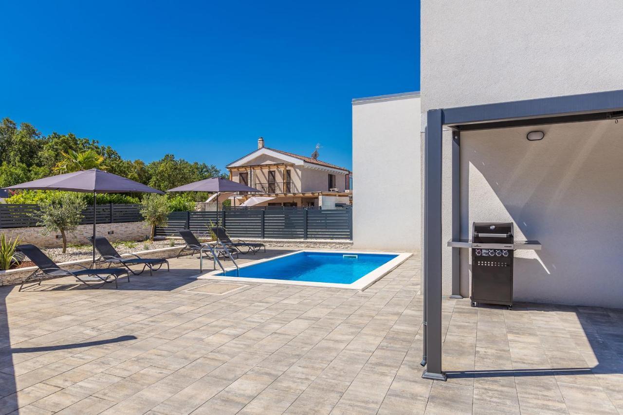 מאלינסקה Holiday House Sunlight With Heated Pool מראה חיצוני תמונה