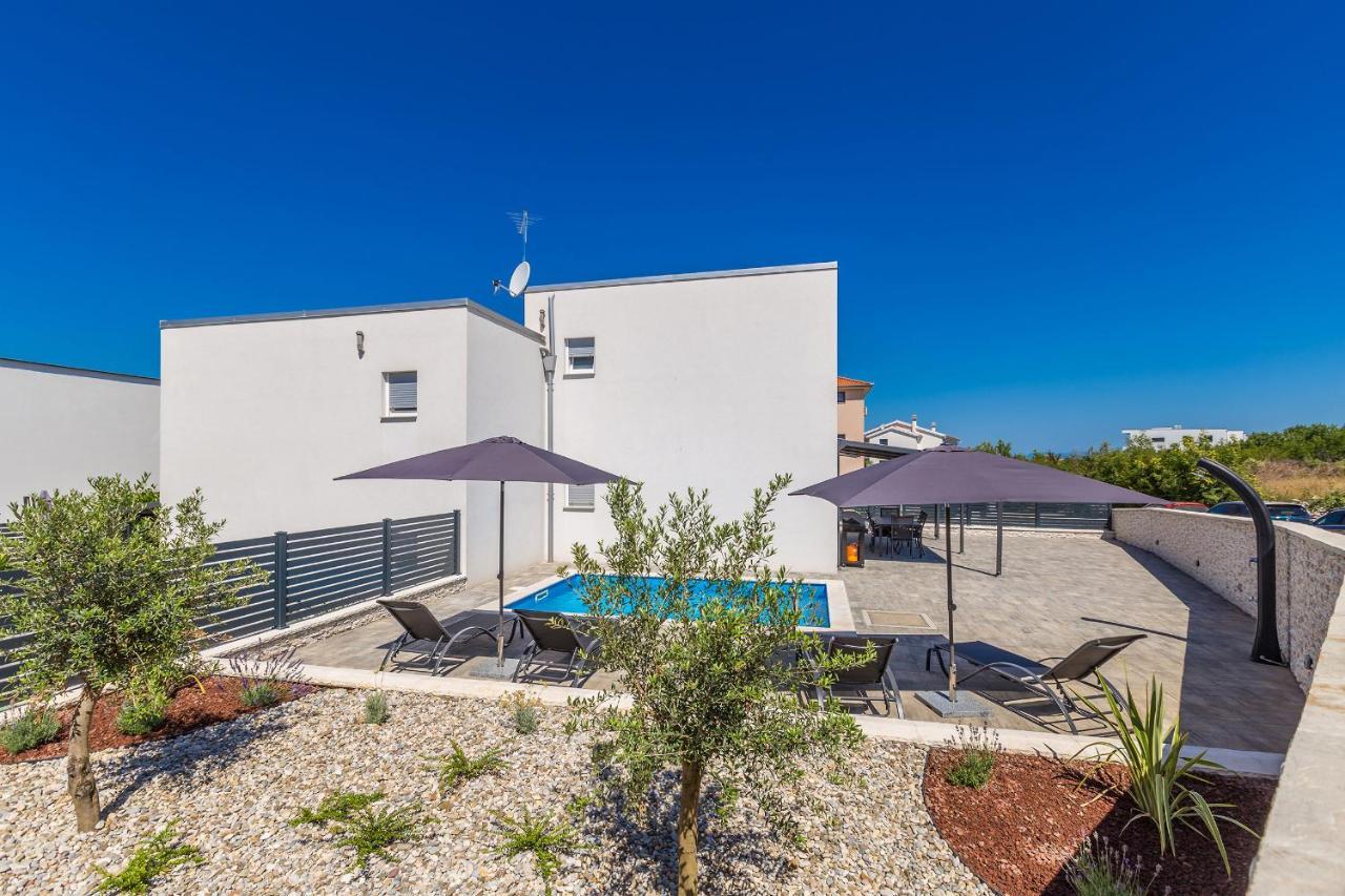 מאלינסקה Holiday House Sunlight With Heated Pool מראה חיצוני תמונה