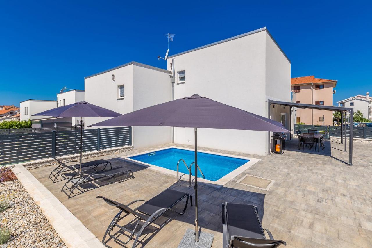 מאלינסקה Holiday House Sunlight With Heated Pool מראה חיצוני תמונה