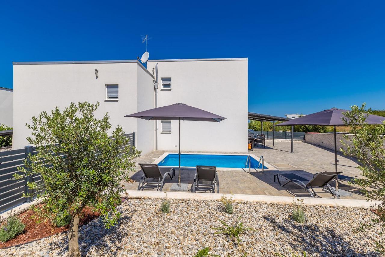 מאלינסקה Holiday House Sunlight With Heated Pool מראה חיצוני תמונה